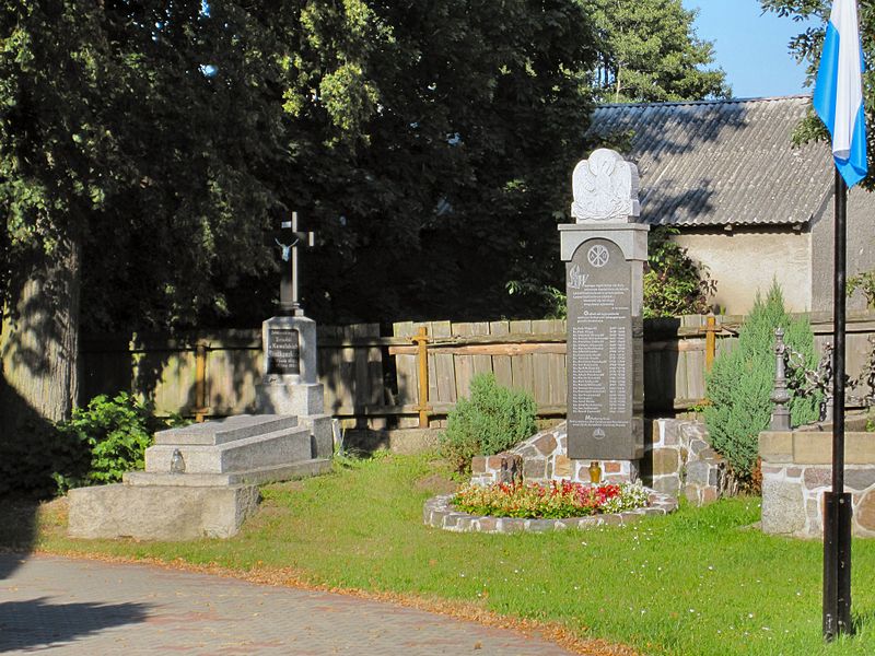Plik:Cmentarz przykościelny - Grodziczno.jpg