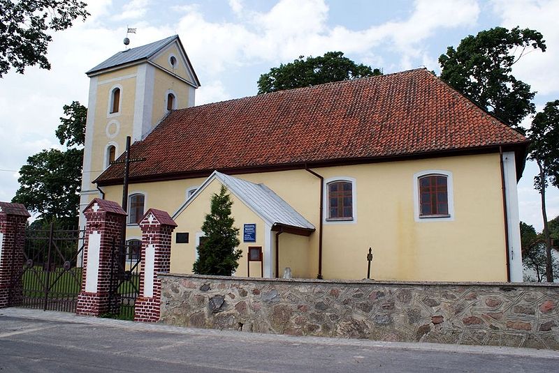 Plik:Kościół w Trelkowie.jpg