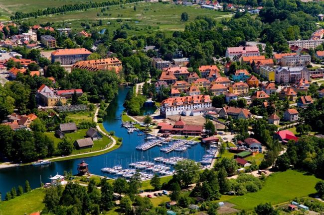 Plik:Współczesna węgorzewska marina.jpg