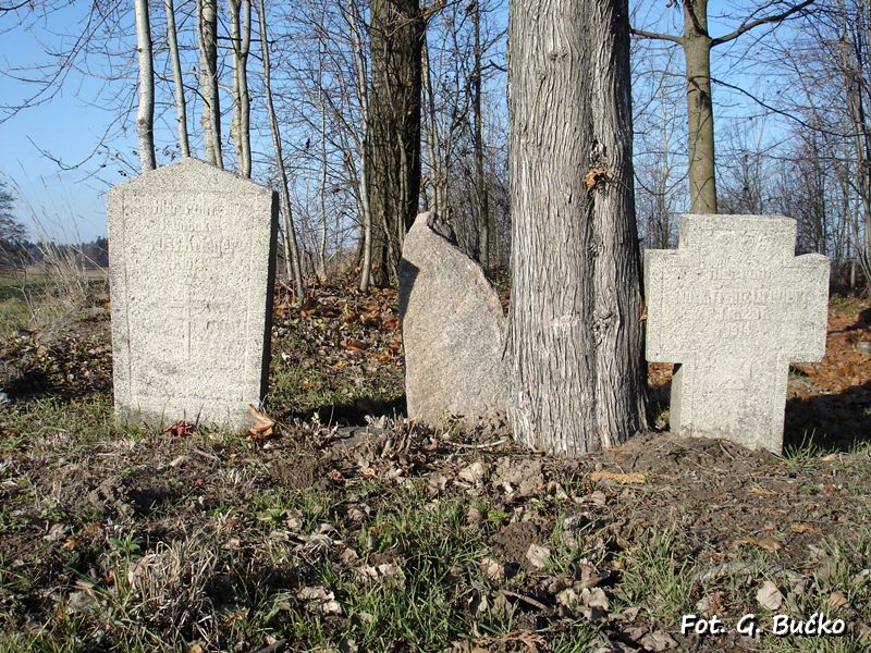 Plik:Milewo. Kwatera wojenna.jpg