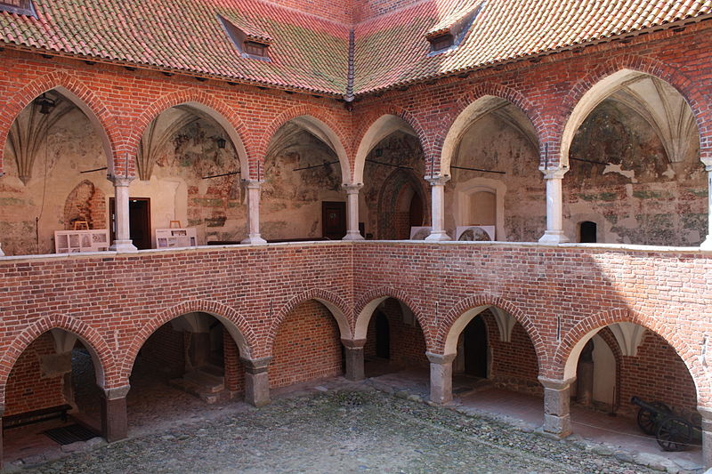 Plik:Zamek Biskupów Warmińskich.jpg