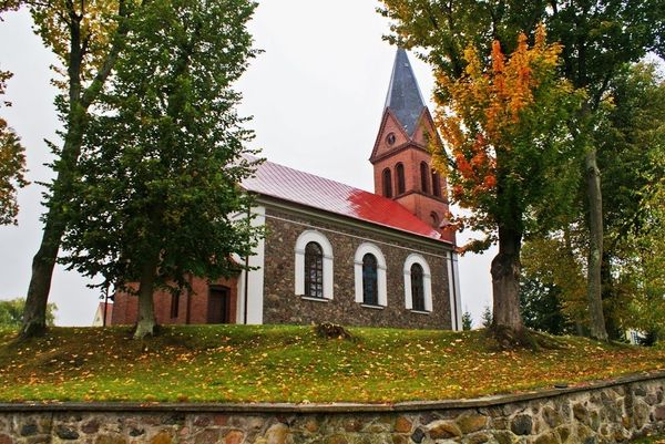 Plik:Kościół pw. Opatrzności Bożej w Sterławkach Wielkich.jpg