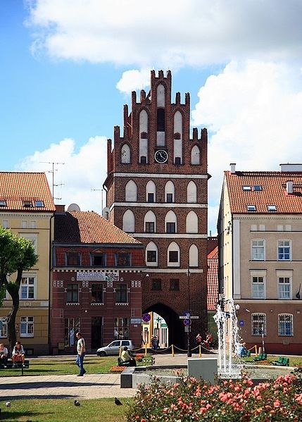 Plik:Brama Lidzbarska w Bartoszycach.jpg
