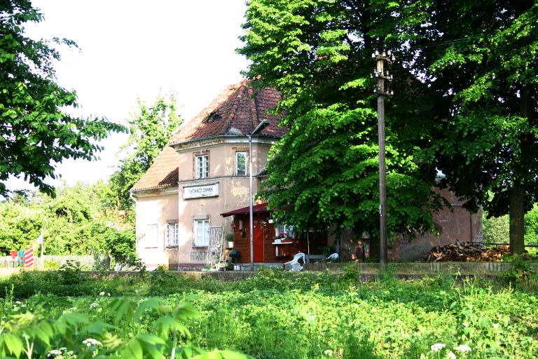 Plik:Przystanek kolejowy w Suchaczu.jpg