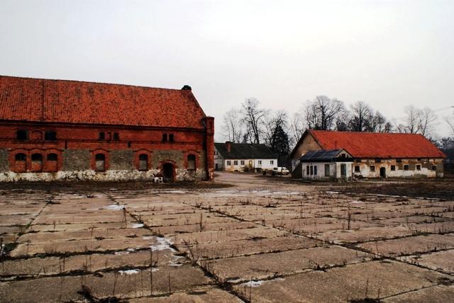 Plik:Bezledy. Zespół folwarczny.jpg
