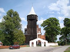 Kościół pw. św. Jerzego i św. Anny w Radostowie. Fot. Romek. Źródło: File:Radostowo kościół.JPG – Wikimedia Commons [17.09.2026]