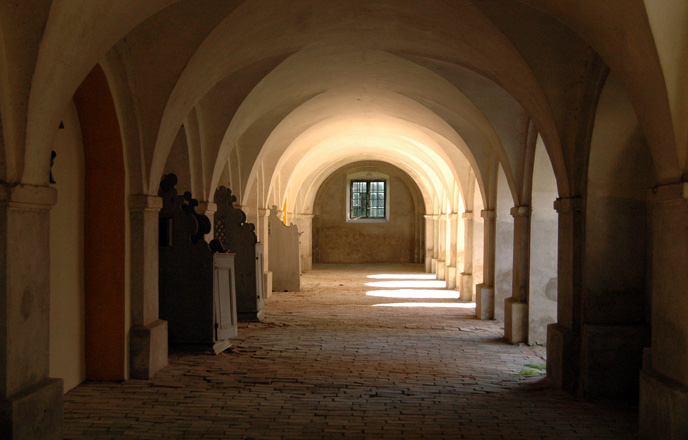 Krużganki w Sanktuarium w Krośnie.