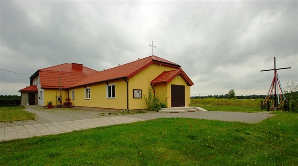 Plik:Parafiapiomrągowo 1.jpg