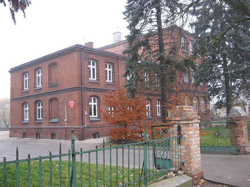 Plik:Iłowo-Osada. Budynek szkoły podstawowej.jpg