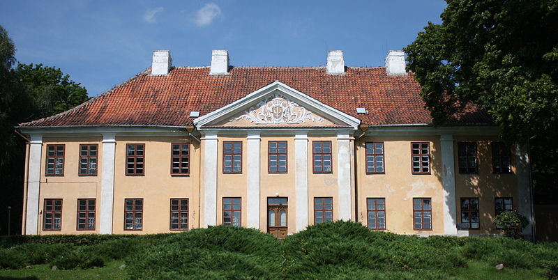 Pałac w Smolajnach. Fot. Ludwig Schneider. Źródło: Commons Wikimedia