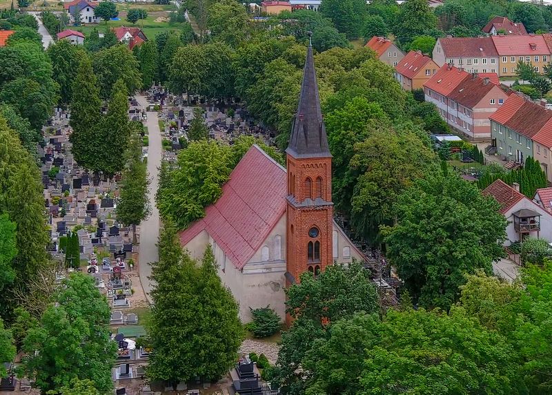 Plik:BisztyneKościół1.jpg