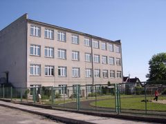 Budynek szkoły. Źródło: www.sptyrowo.edupage.org