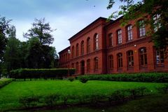 Budynek szkoły. Źródło: www.gizycko.pl [24.04.2014]