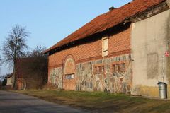 Gradki. Dawny magazyn - fragment przedwojennego majątku rodziny von Schulze Źródło: archipelag.ceik.eu [16.09.2026]