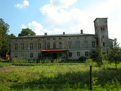 Dwór w Dymniku z końca XIX wieku. Fot. Viola Czyżewska, 2010 r. Źródło: www.polskiezabytki.pl [27.08.2026]