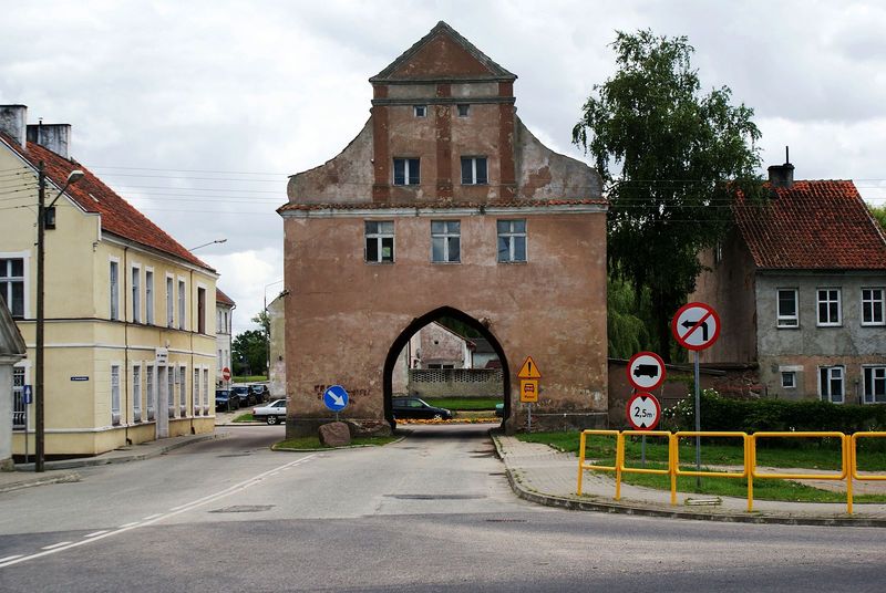 Plik:Biszt brama.jpg