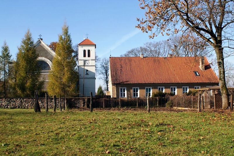 Plik:Kościół w Gąskach 1.jpg