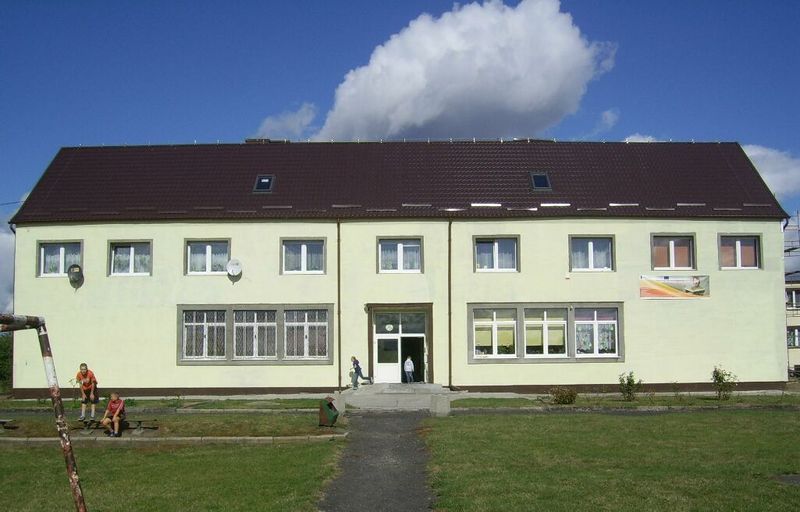 Plik:Szkoła w Łęgowie.jpg