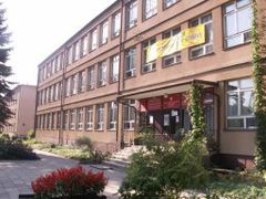 Budynek szkoły. Źródło: www.szkolnictwo.pl [16.10.2014]
