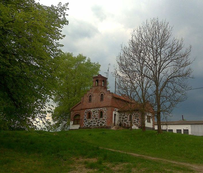 Plik:Zabytkowy budynek kuźni - Doba.jpg