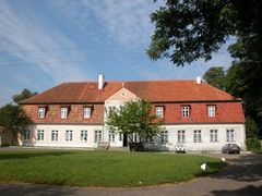 Dwór w Nipkowie z 2. połowy XVIII wieku. Fot. Viola Czyżewska, 2010 r. Źródło: www.polskiezabytki.pl [05.09.2026]