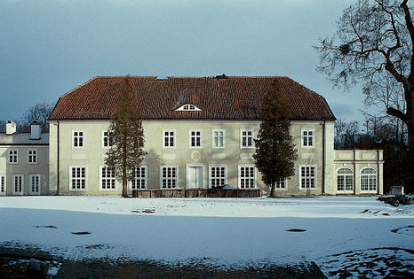 Galiny. Fotografia pochodzi z książki Małgorzata Jackiewicz-Garniec, Mirosław Garniec, Pałace i dwory dawnych Prus Wschodnich, Studio Arta, Olsztyn 2001. © Mirosław Garniec