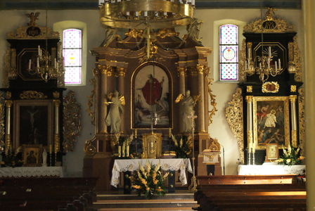 Ołtarz główny w kościele w Klewkach, fot. Mieczysław Kalski