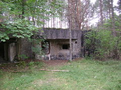 Czarny Piec. Pozostałość bunkra. Fot. Albert Jankowski. Źródło: File:Czarny Piec 1.JPG – Wikimedia Commons [19.09.2026]