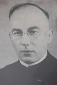 ks. Artur Schulz Reprodukcja zdjęcia z wystawy o warmińskich męczennikach – Krzysztof Kozłowski