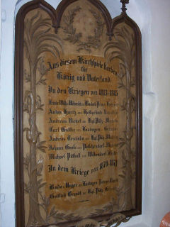 Tablica upamiętniająca poległych w wojnach z lat: 1813-1815 i 1870-1871. fot. Wojciech Rużewicz Olsztyńska Strona Rowerowa [05.09.2026]