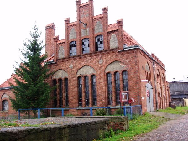 Ochotnicza Straż Pożarna w Łężanach. Fot. S. Czachorowski. Źródło: File:Lezany staz1.JPG – Wikimedia Commons [05.09.2026]