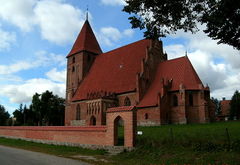 Kościół pw. Podwyższenia Krzyża Świętego w Przezmarku. Autor: Rafał Subocz. Źródło: File:Kosciol w Przezmarku.JPG – Wikimedia Commons [22.08.2026]