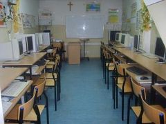 Sala komputerowa w Szkole Podstawowej w Żabinach. Źródło: www.spzabiny.edupage.org, 5.12.2013.