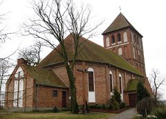 Kościół pw. Matki Boskiej Królowej Polski w Garbnie. Fot. Ralf Lotys. Źródło: Wikimedia Commons [26.10.2014]