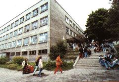 II Liceum Ogólnokształcące im. Konstantego Ildefonsa Gałczyńskiego w Olsztynie. Źródło: www.wbp.olsztyn.pl