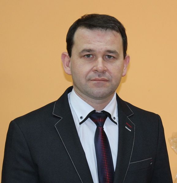 Plik:Wójt gminy biskupiec Arkadiusz Dobek.JPG