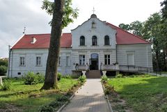 Golubie. Fasada dworku od strony ogrodu. Autor: Mieczysław Kalski