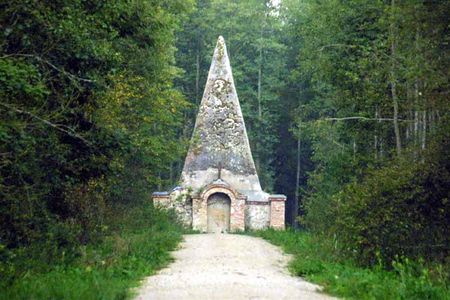 Piramida w Rapie. Fot. mzopw. Źródło: Commons Wikimedia