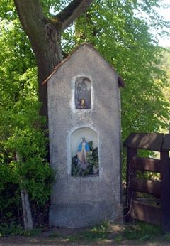 Ługwałd. Kapliczka przydrożna z połowy XIX wieku.