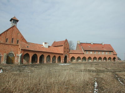 Zabudowania folwarczne. Fot. Adam Płoski.