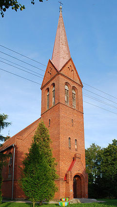 Pogrodzie. Kościół pw. św. Mikołaja. Fot. Polimerek. Źródło: Category:Saint Nicholas church in Pogrodzie – Wikimedia Commons [27.08.2026]