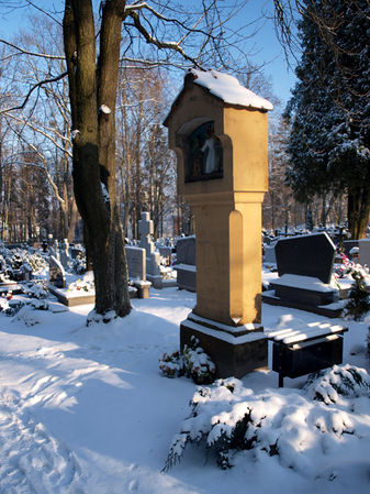 Stacja VIII drogi krzyżowej na cmentarzu w Lidzbarku Warmińskim. Fot. Stanisław Kuprjaniuk