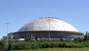 Hala widowiskowo-sportowa "Urania". Źródło: Commons Wikimedia