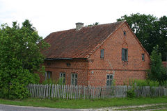Tradycyjna poniemiecka zabudowa wsi Kałwągi. Fot. Ralf Lotys. Źródło: File:2009-07 Kałwągi 2.jpg – Wikimedia Commons [04.09.2026]