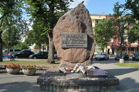 Głaz narzutowy w Giżycku © Alicja Szarzyńska