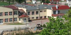 Budynek Zespołu Szkół, źródło: www.zsmroczno.cba.pl
