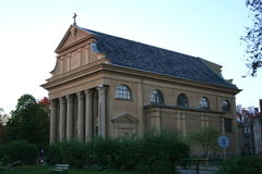 Kościół parafialny. Źródło: Wikimedia Commons