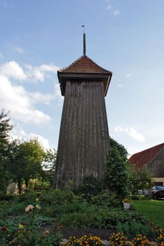 Drewniana dzwonnica w Kosakowie. Fot. Mieczysław Kalski