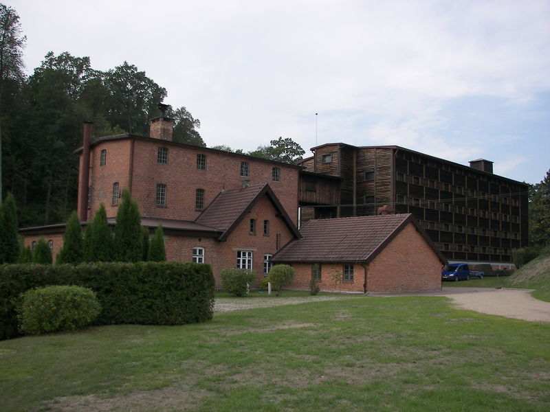 Plik:Ruciane-wyłuszczarnia.jpg