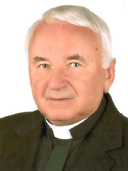 Plik:Min2 Nowak.jpg